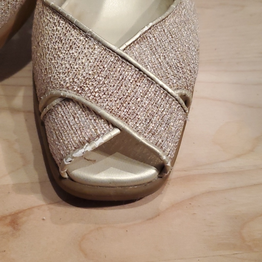 ๐๐
LOVED UP STRAP SANDALS - Picture 2 of 8